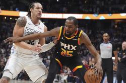 直播平台-步行者险胜凯尔特人B队，约基奇打破历史纪录的简单介绍