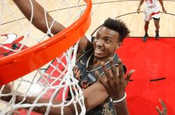 足球直播平台-包含天津队完胜猛龙，拉文刷新纪录的词条